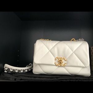 Goatskin Quilted Medium Chanel 19 Flap White